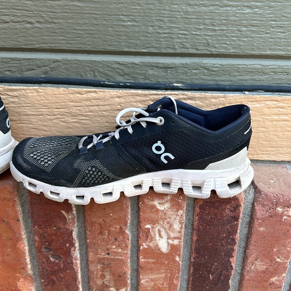 On Cloud X Running Shoes EUC - Picture 3 of 11